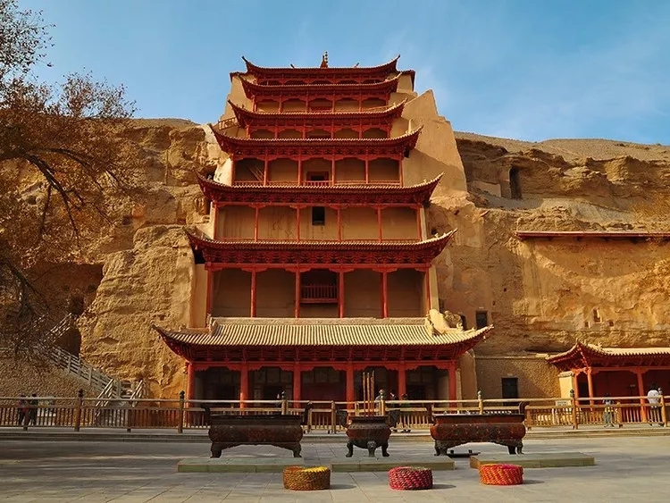 「十一?國(guó)慶節(jié)」青海湖·茶卡鹽湖·鳴沙山月牙泉·莫高窟·嘉峪關(guān)長(zhǎng)城·黑水城怪樹林·額濟(jì)納胡楊林·7日游