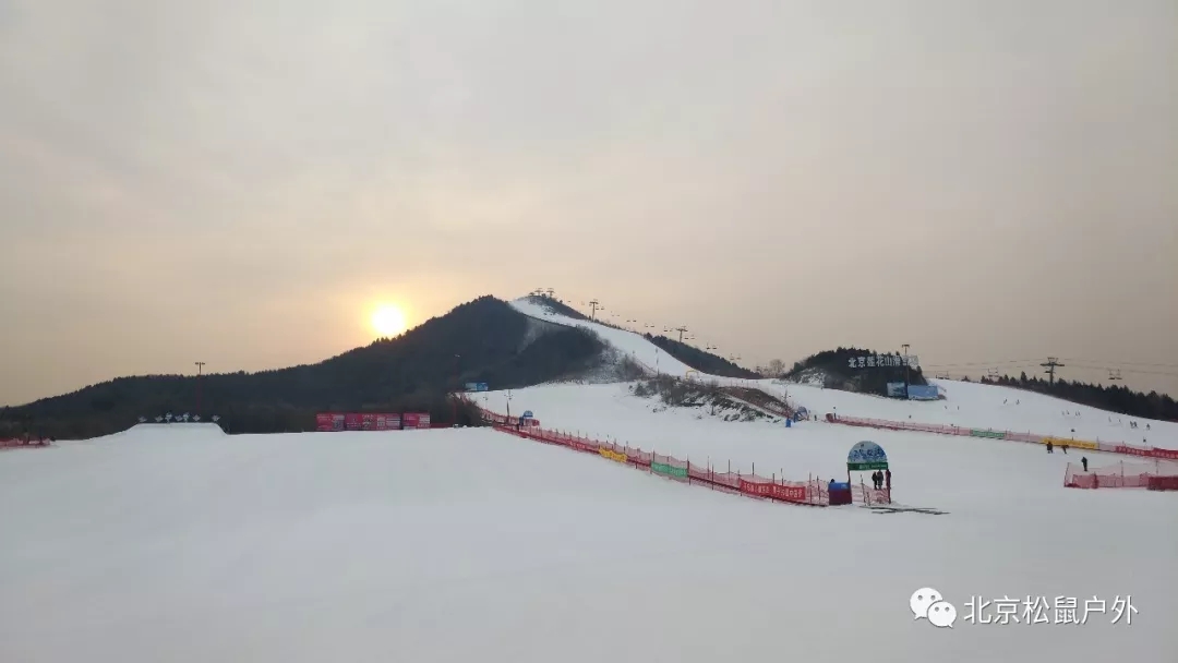 「蓮花山滑雪場」12.21/22號，雪道全開，含纜車+魔毯+車費+門票+保險+雙板初級免費教學(xué)